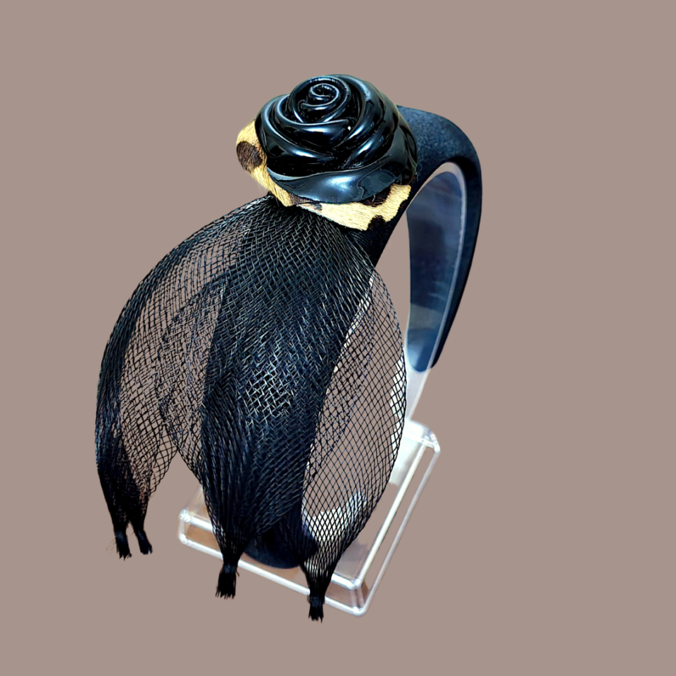 Siyah Renk Saten  Taç