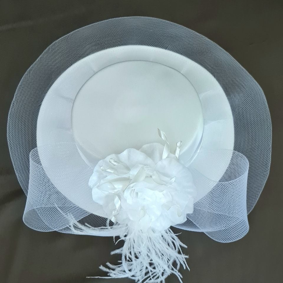 Adel F - Beyaz Renk Vualet Şapka 35 cm