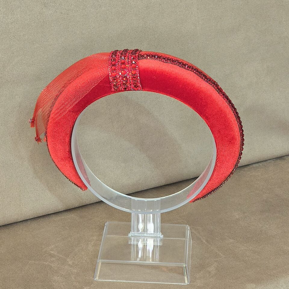 Mila Kırmızı  Renk Taç