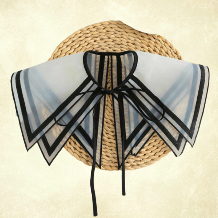 Beyaz Siyah Biyeli Yaka