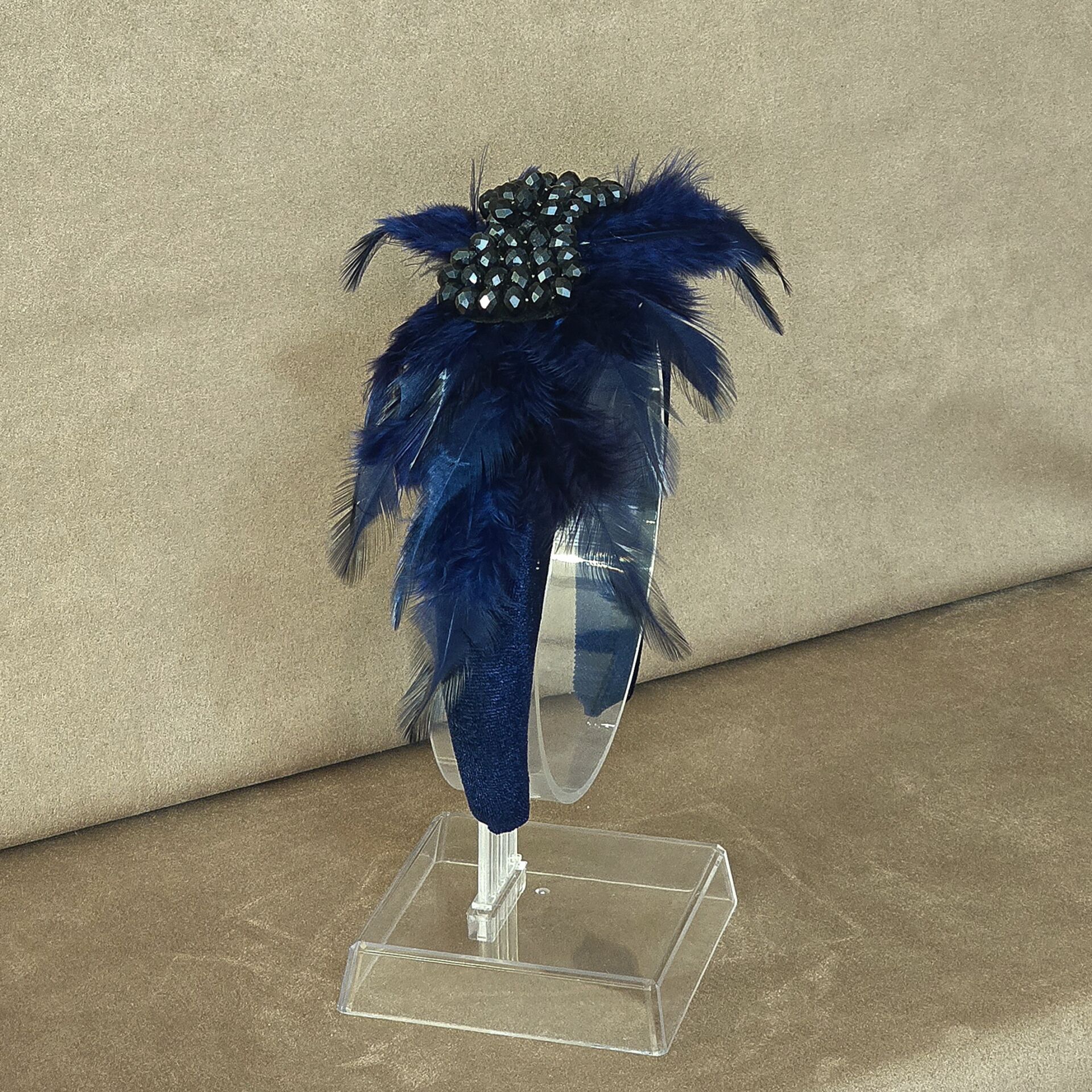 Mila Lacivert Renk Taç