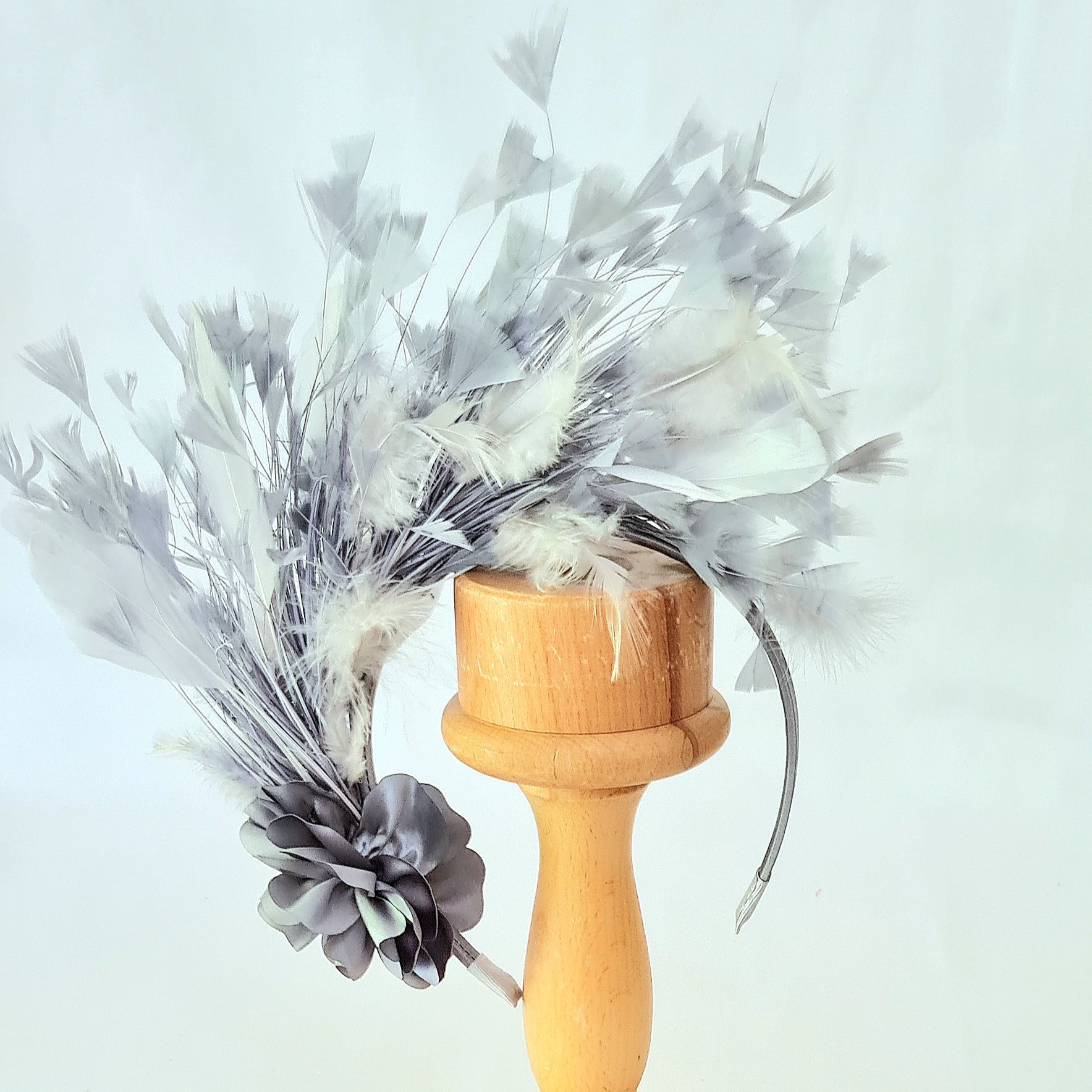 Amanda Gri Renk Taç