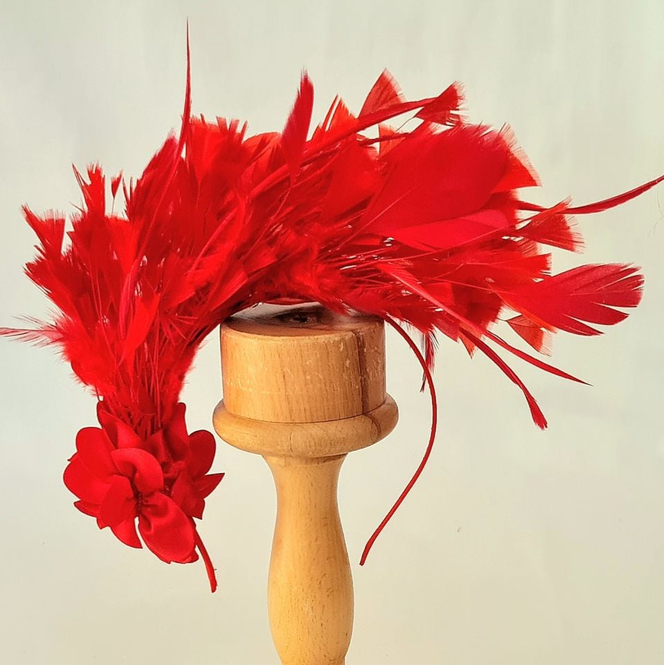 Amanda Kırmızı Renk Taç