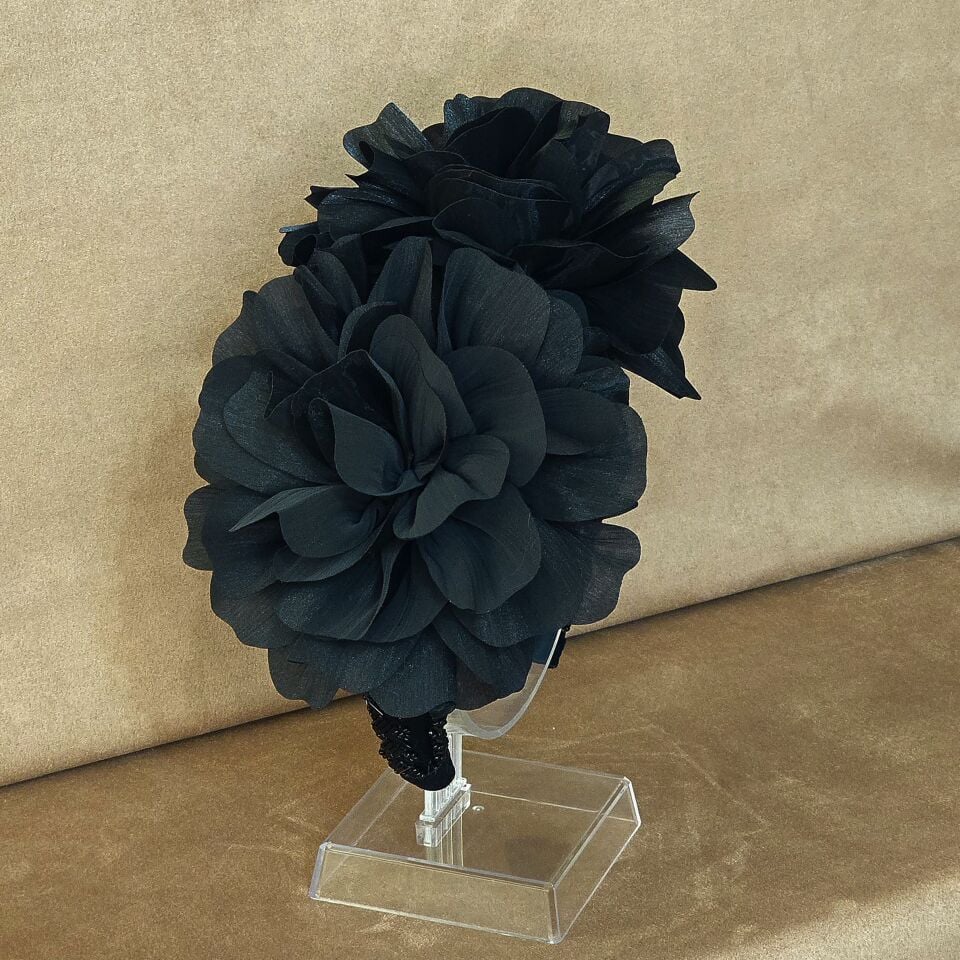 Amanda Siyah Renk Taç