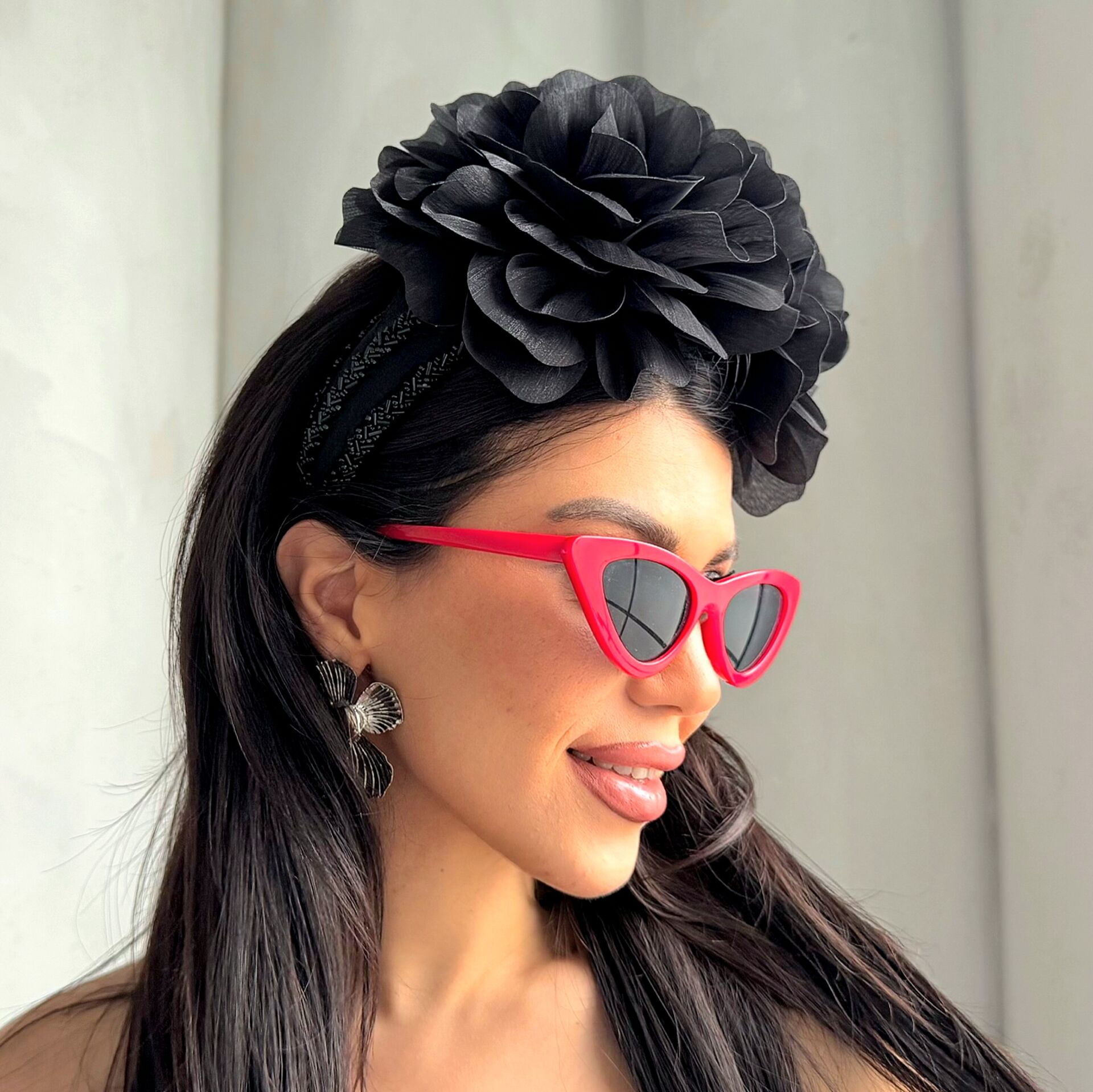 Amanda Siyah Renk Taç