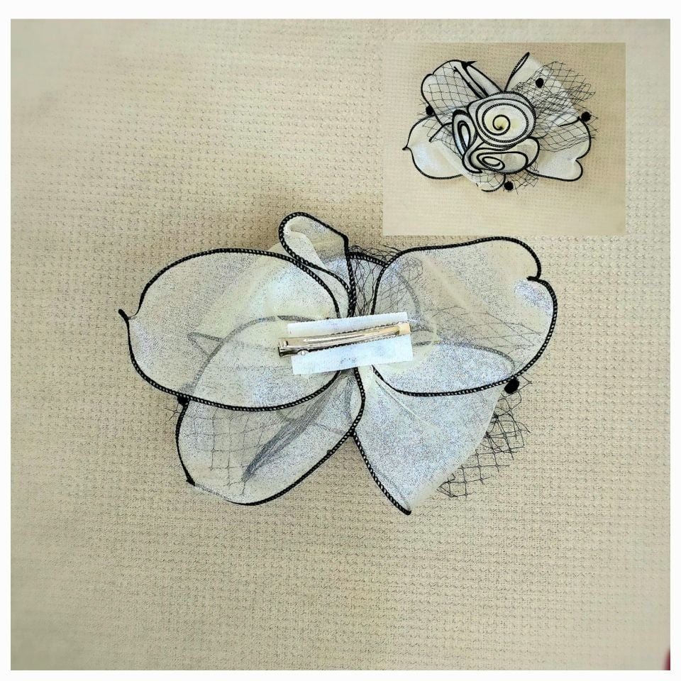 Victoria Ekru Siyah Renk Tüllü  Alternatifli Şapka 33 cm