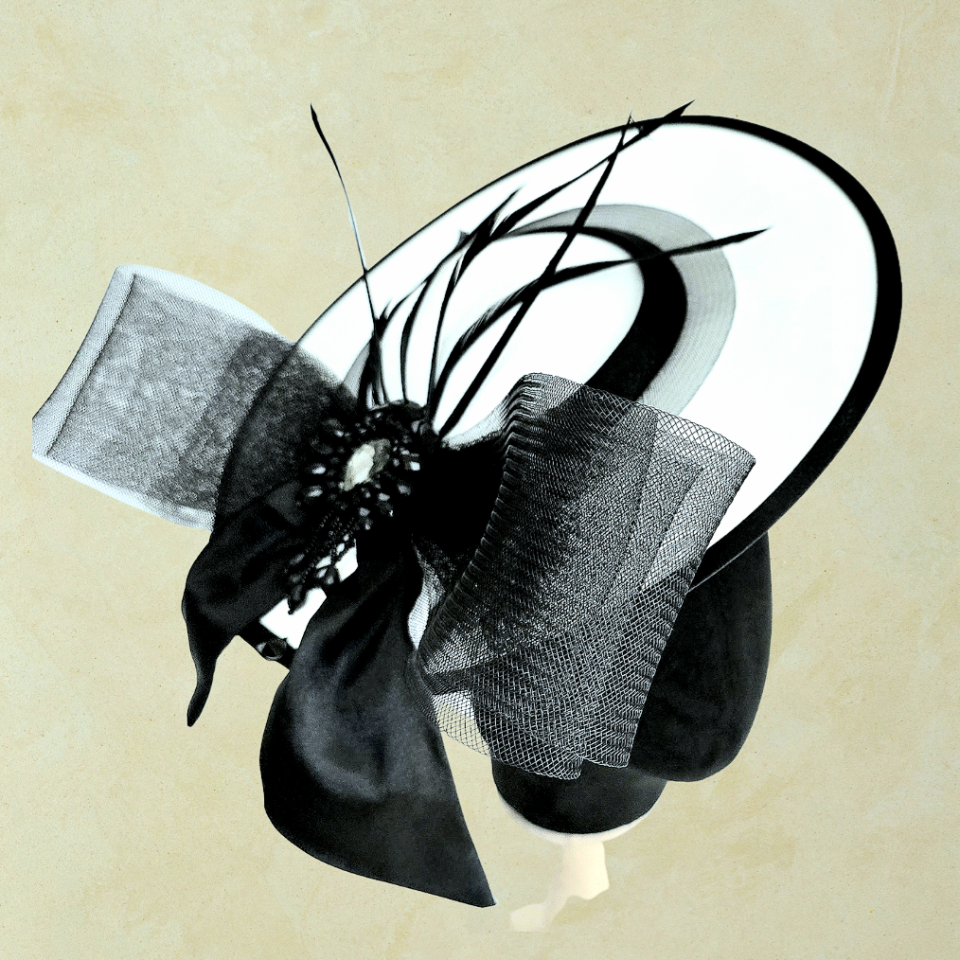 Esta Siyah Beyaz Renk Vualet 30 cm