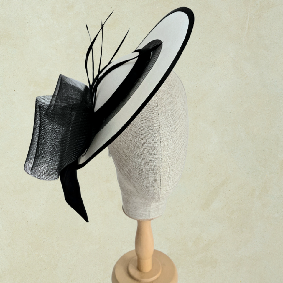 Esta Siyah Beyaz Renk Vualet 30 cm