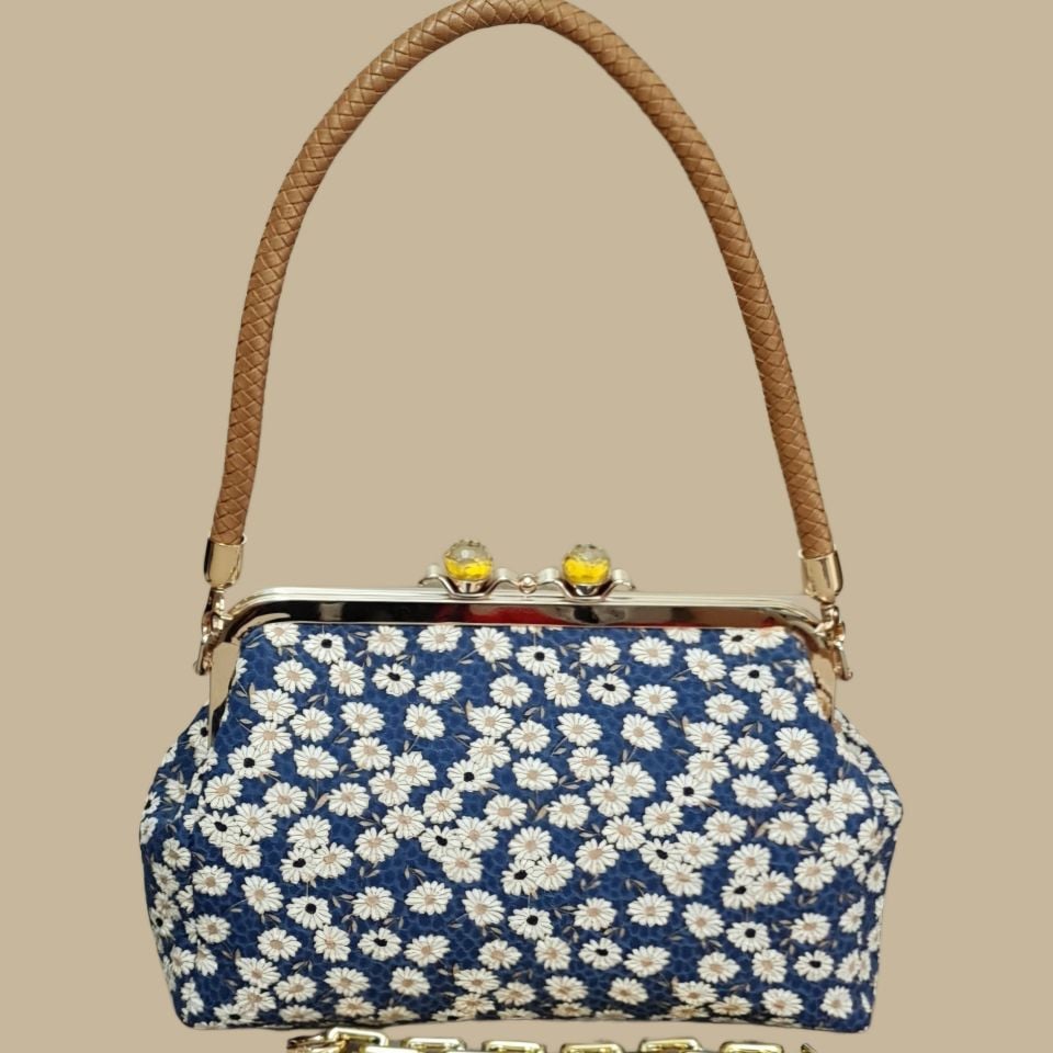 Lacivert Renk Papatya Desenli Tasarım Çanta