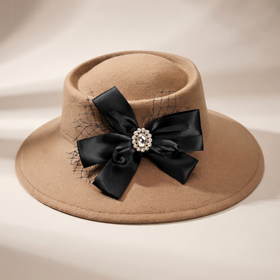 Ruth Camel renk Fiyonklu Şapka 8 cm Kenarlı