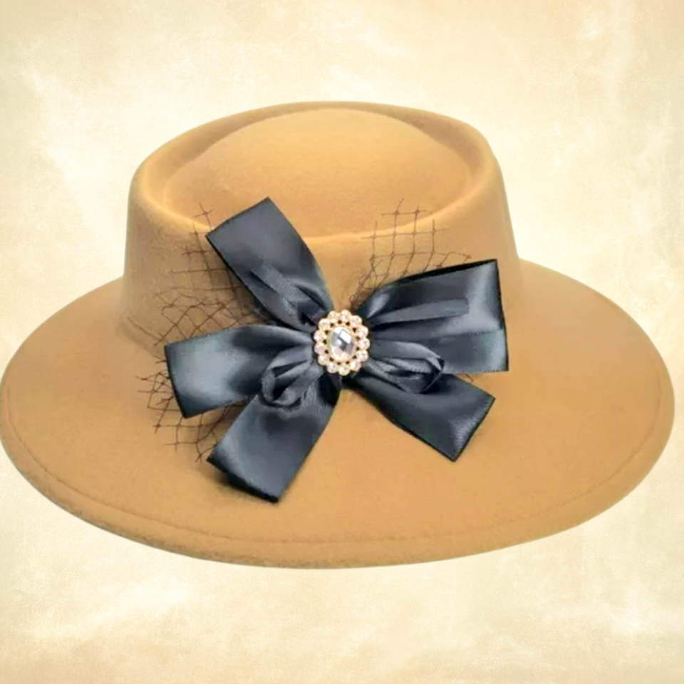 Ruth Camel renk Fiyonklu Şapka 8 cm kenarlı