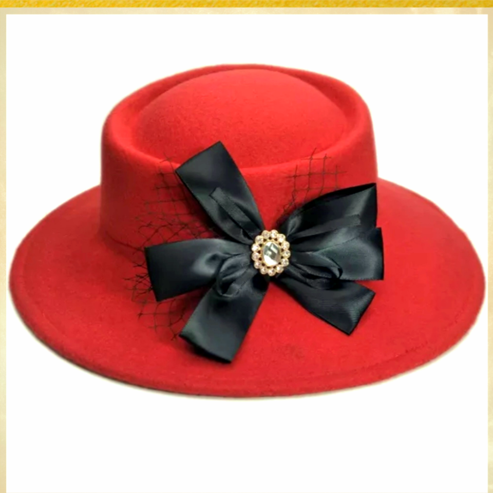 Ruth Kırmızı Renk Fiyonklu Şapka 8 cm Kenarlı