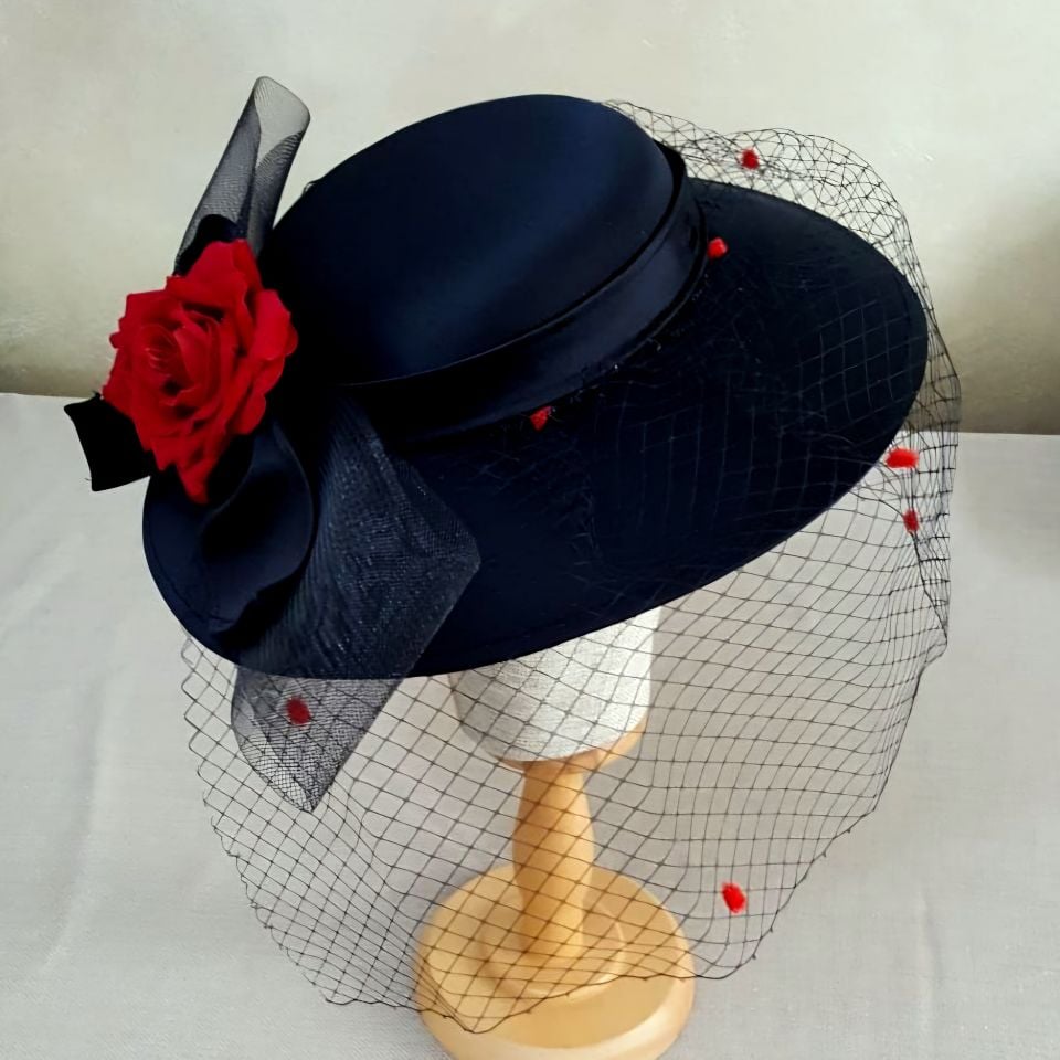 Meghan Siyah Renk Vualet Çiçekli  Tüllü Şapka 35 cm