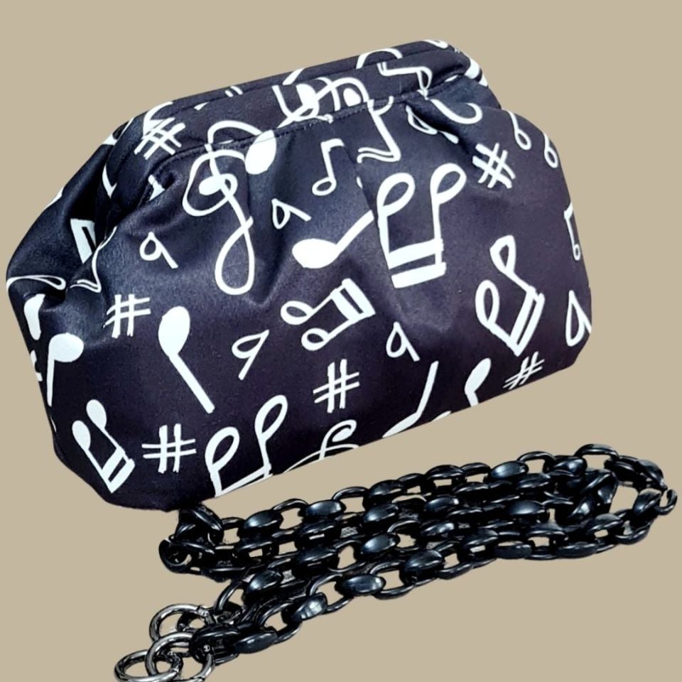 Sardunya Model Siyah Beyaz Renk Müzik Nota Desenli Tasarım Portföy Çanta