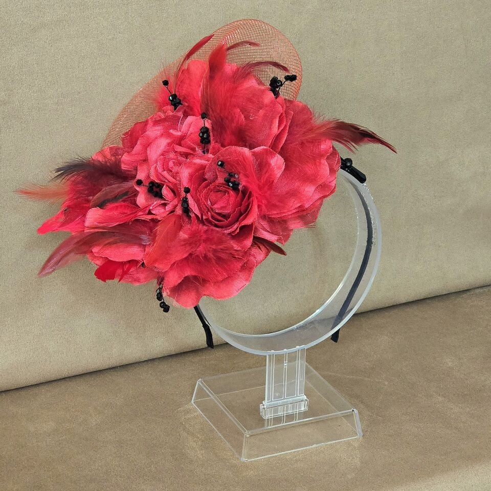 Amanda Kırmızı  Renk Taç