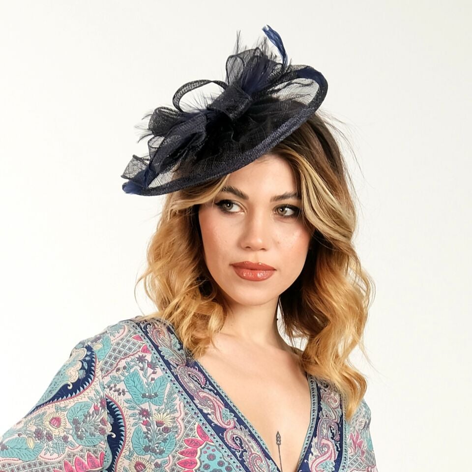 Carmen Lacivert Renk Vualet Şapka 30 cm