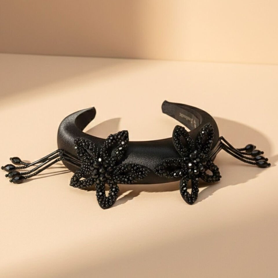 Mila Siyah Renk Taç