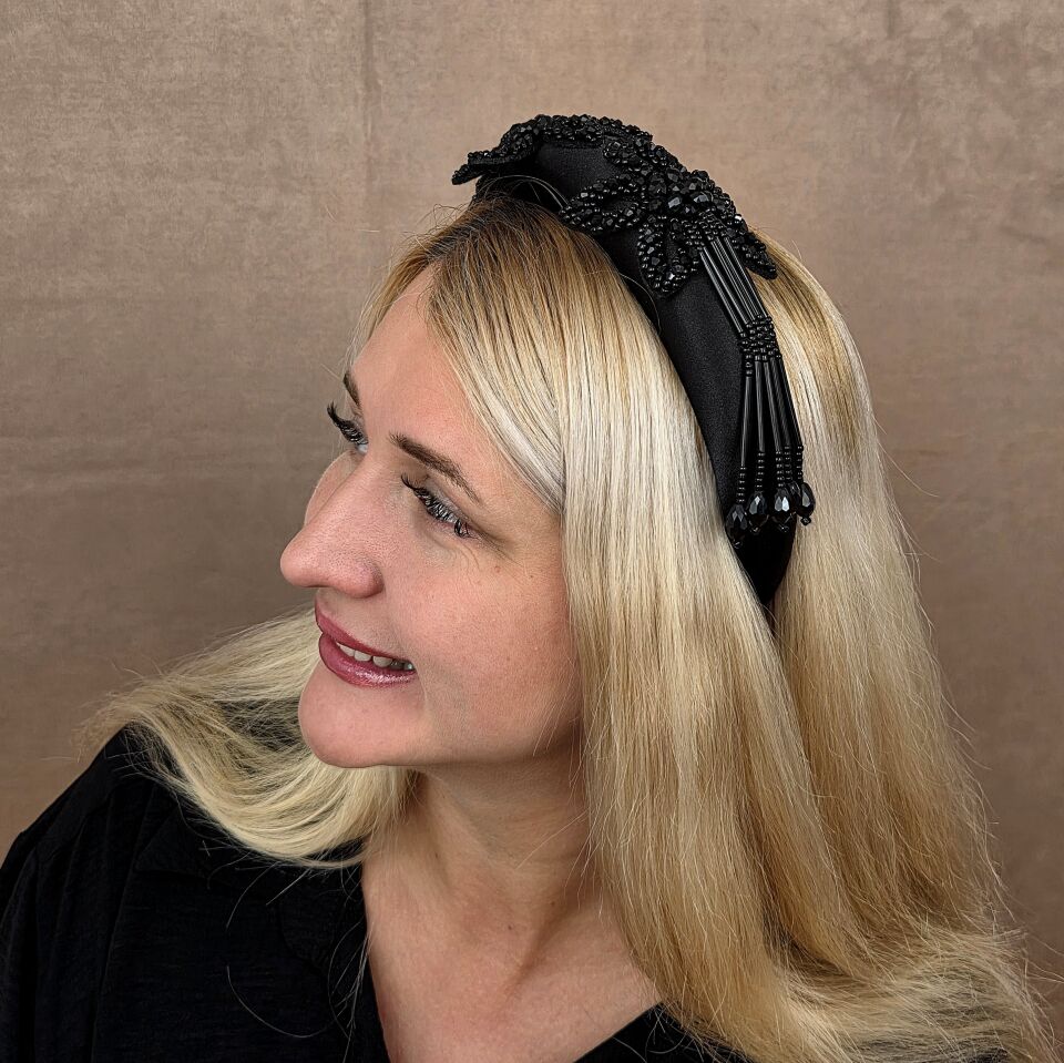 Mila Siyah Renk Taç