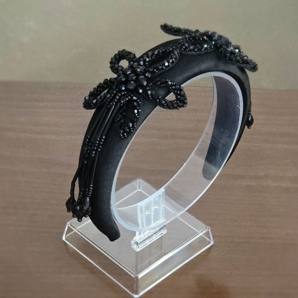 Siyah Renk Taç