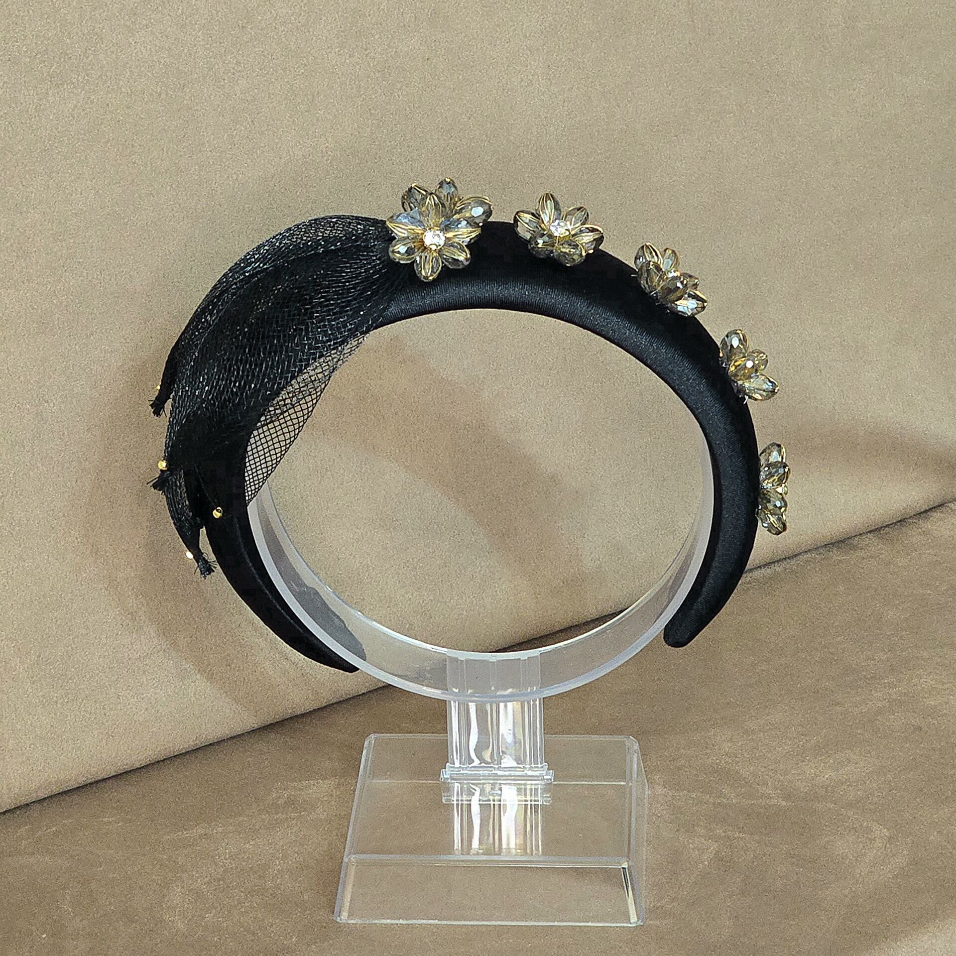 Mila Siyah Renk Taç