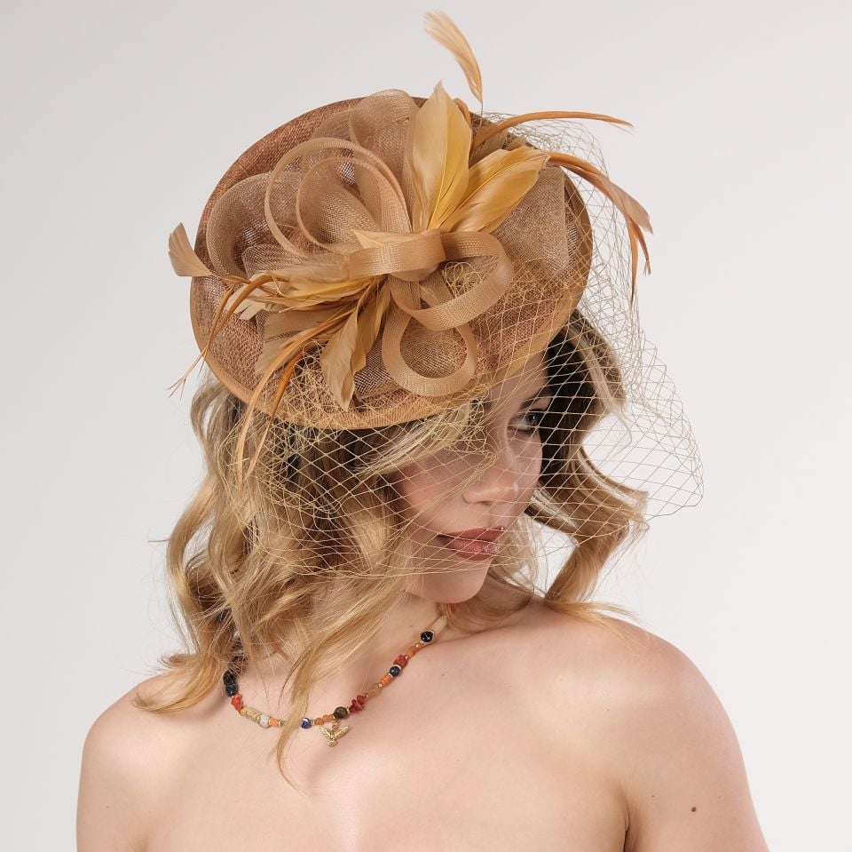 Patrice Karamel Renk Vualet Şapka 25 cm