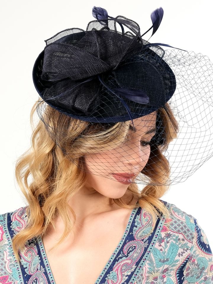 Dalida Lacivert Renk Vualet Şapka 25 cm