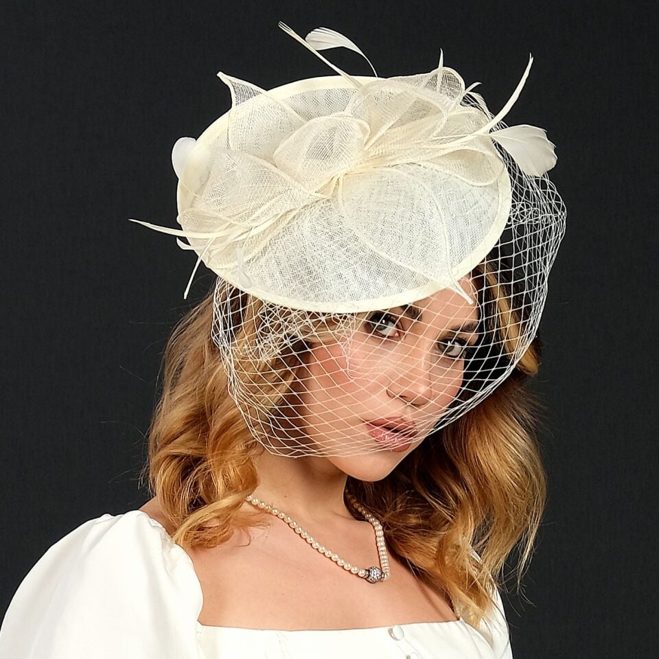 Dalida İnci Beyaz Renk Vualet Şapka 25 cm