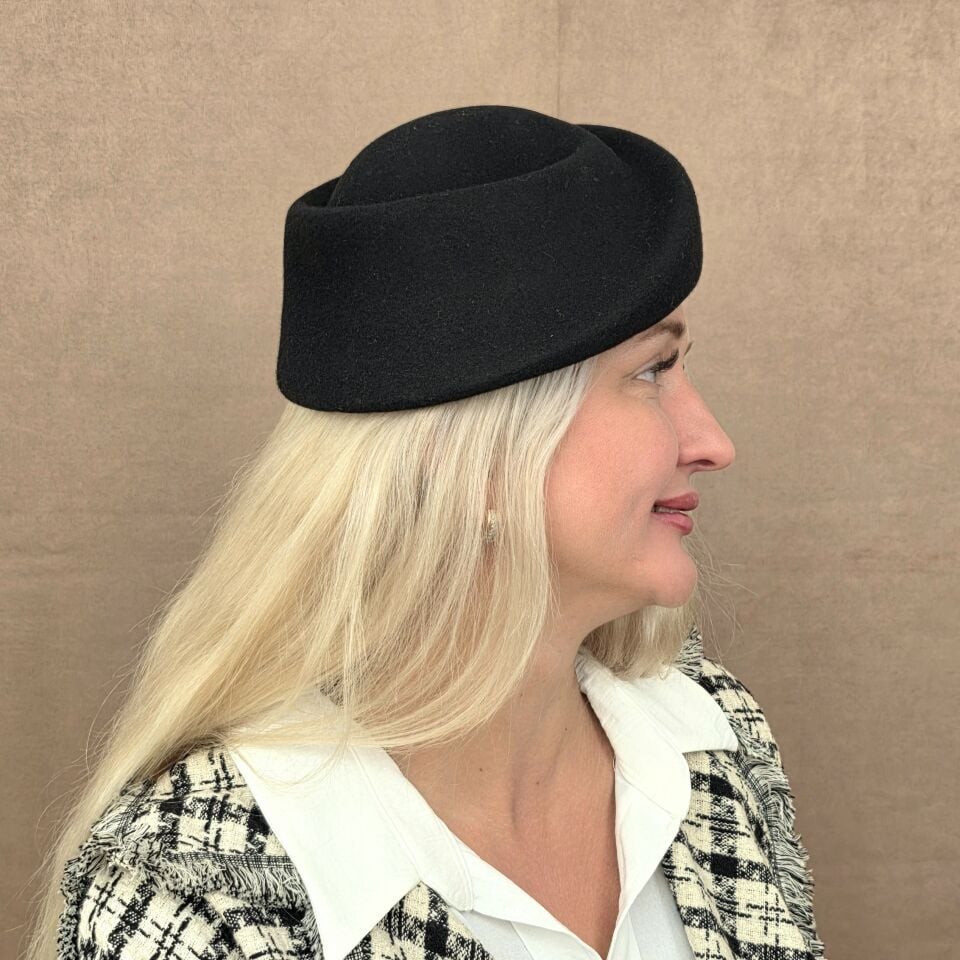 Astrid Siyah Renk Şapka 24 cm