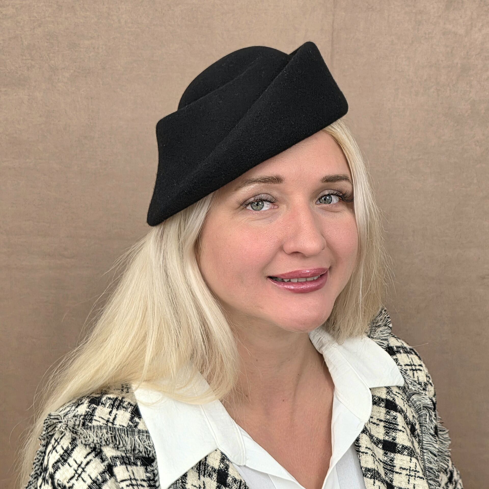 Astrid Siyah Renk Şapka 24 cm