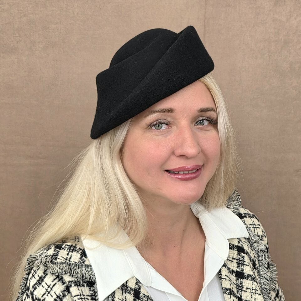 Astrid Siyah Renk Şapka 24 cm