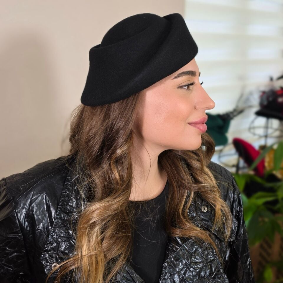 Astrid Siyah Renk Şapka 24 cm