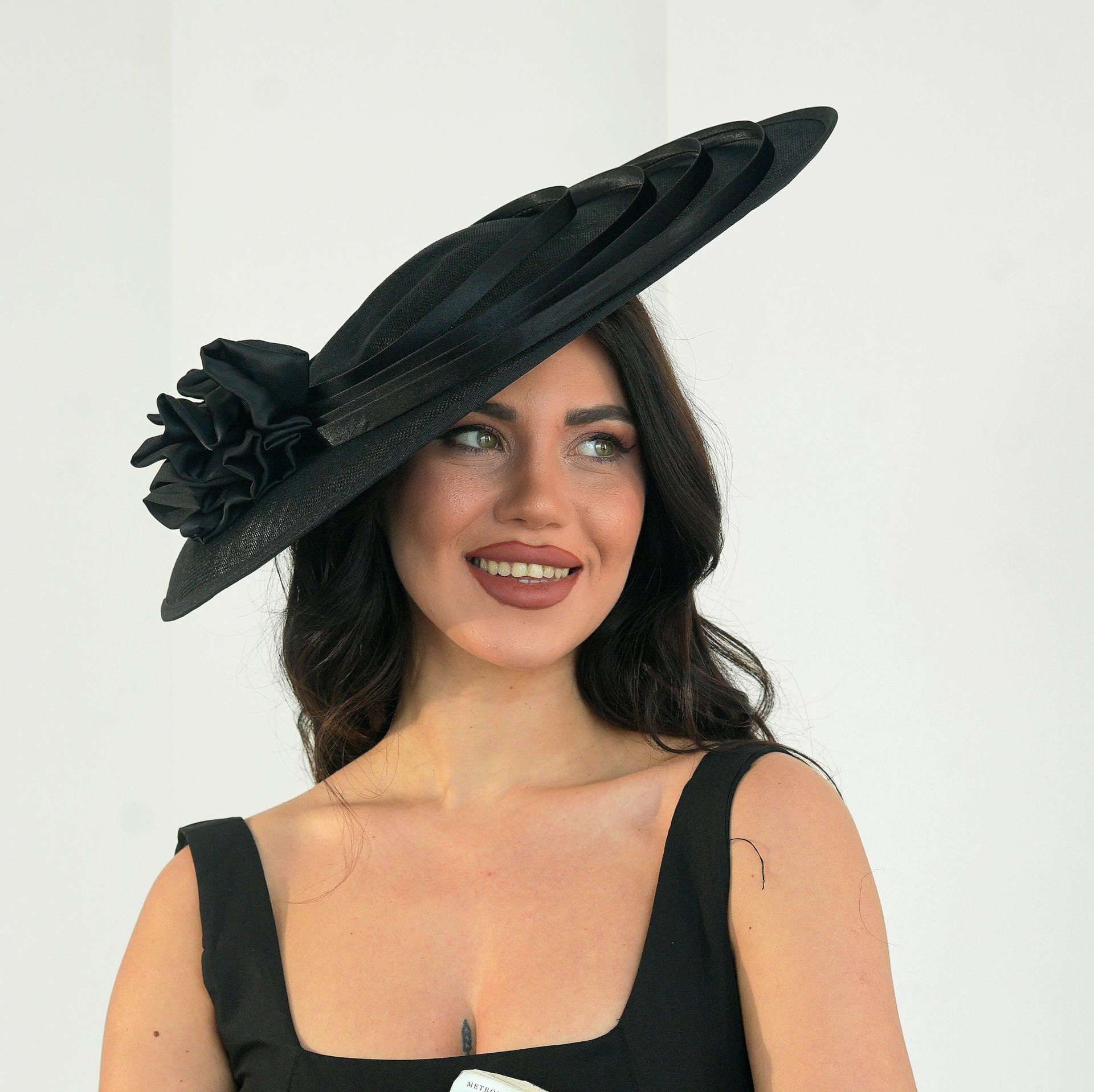 Mathilda Siyah Renk Vualet 45 cm Özel Şapka Kutulu