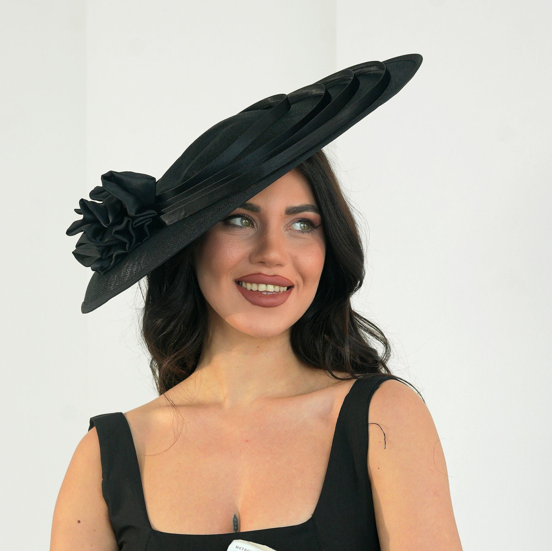 Mathilda Siyah Renk Vualet 45 cm Özel Şapka Kutulu