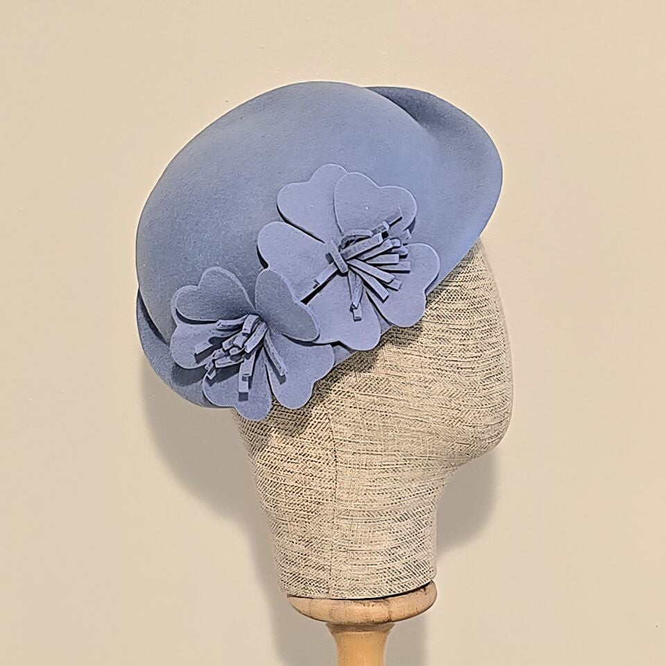 Chloe Buz Mavi Renk Çiçekli  Şapka