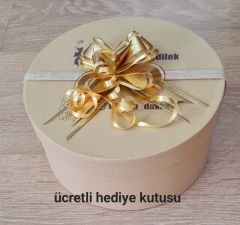 Carlotte Siyah Beyaz Renk Puantiyeli Elegan Şapka 45 cm