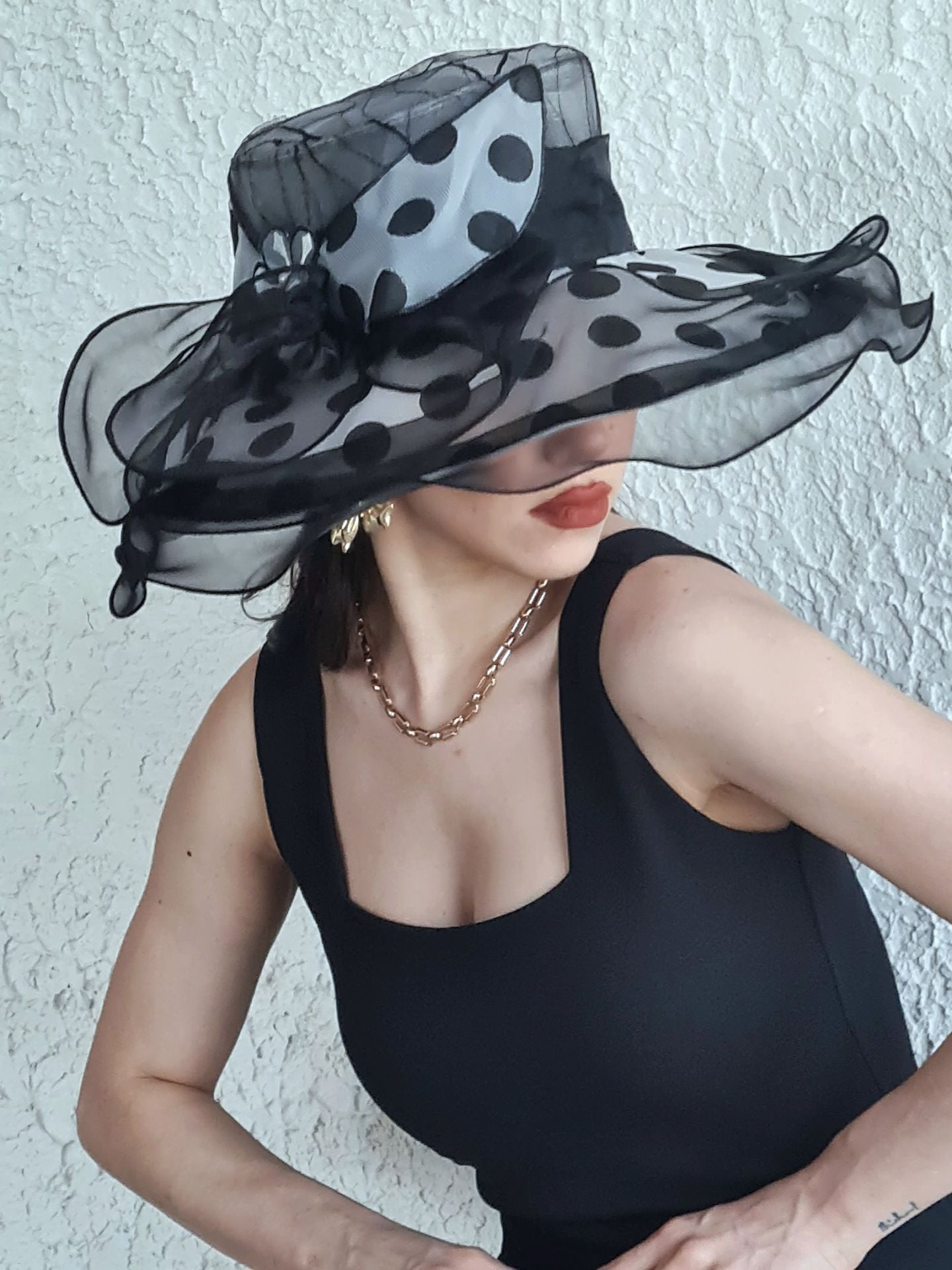 Carlotte Siyah Beyaz Renk Puantiyeli Elegan Şapka 45 cm