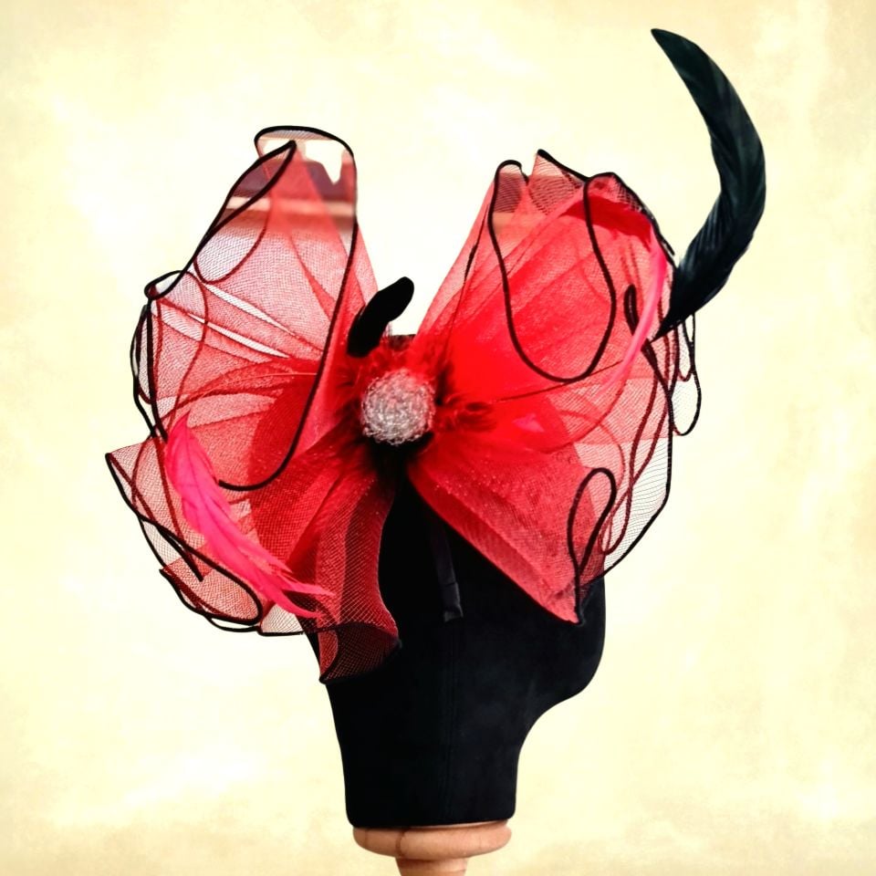 Alice Kırmızı Renk Alternatifli  Elegan Şapka 55 cm Özel Şapka Kutulu