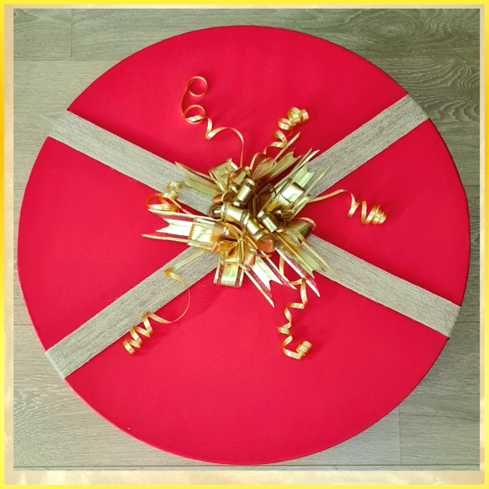 Carol Karamel Gold Renk Dut İpek Elegan Şapka 43 cm Özel Şapka Kutulu