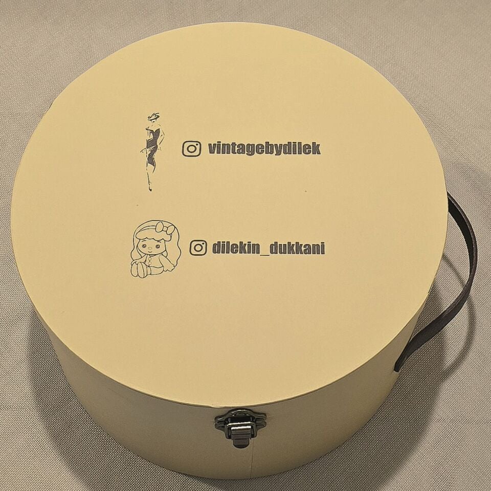 Faye Siyah Renk  Elegan Şapka 43 cm Özel Şapka Kutulu