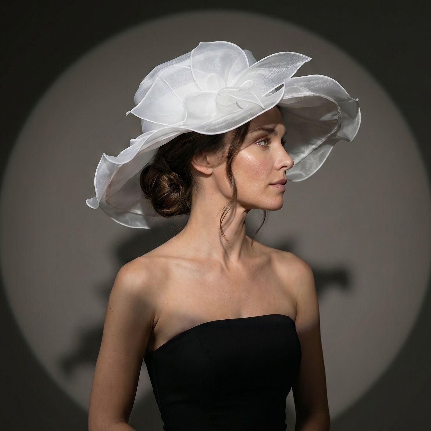 Caroline Kırık Beyaz Renk Dut İpekli Elegan Şapka 43 cm Özel Şapka Kutulu