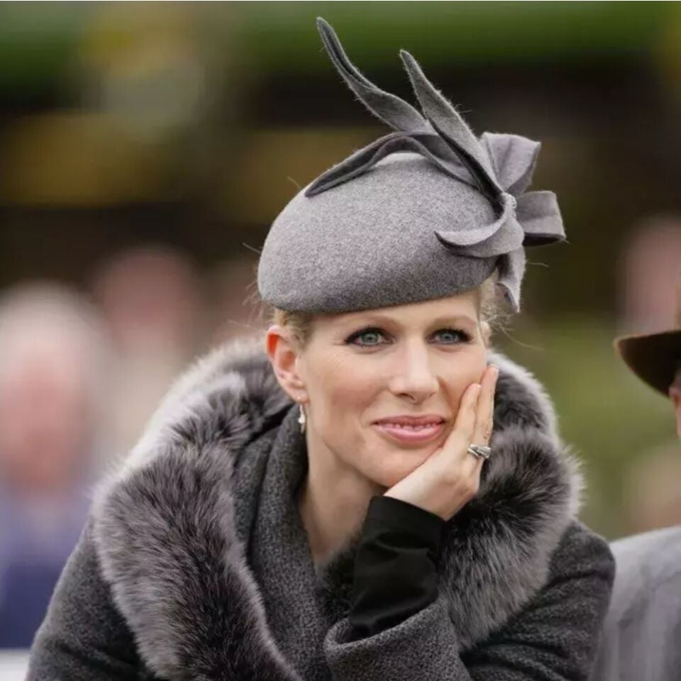 Rose Gri Renk Vualet Şapka