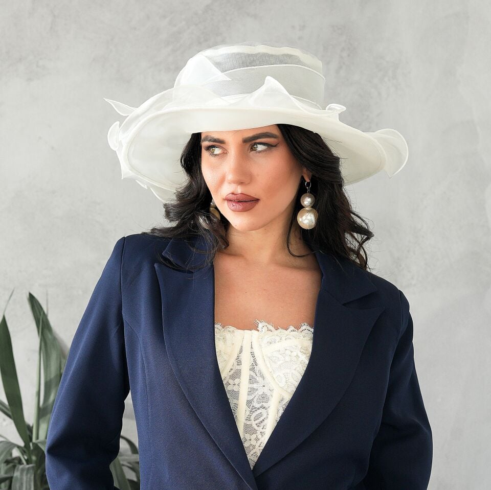 Caroline Kırık Beyaz Renk Dut İpekli   Elegan Şapka 43 cm Özel Şapka Kutulu