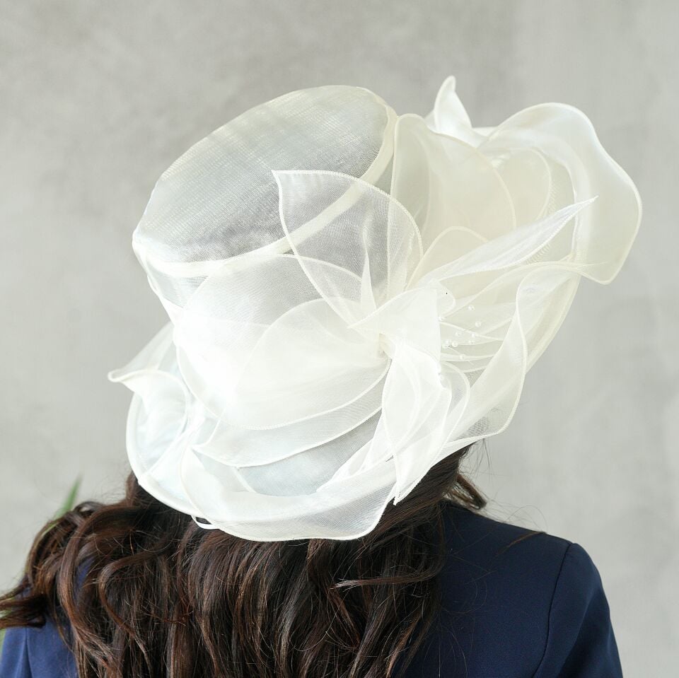Caroline Kırık Beyaz Renk Dut İpekli   Elegan Şapka 43 cm Özel Şapka Kutulu