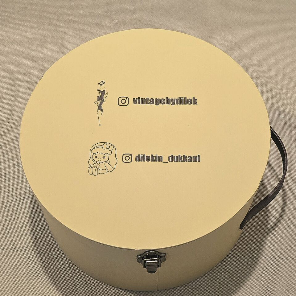 Carol Mavi Renk Alternatifli  Elegan Şapka 45 cm Özel Şapka Kutulu