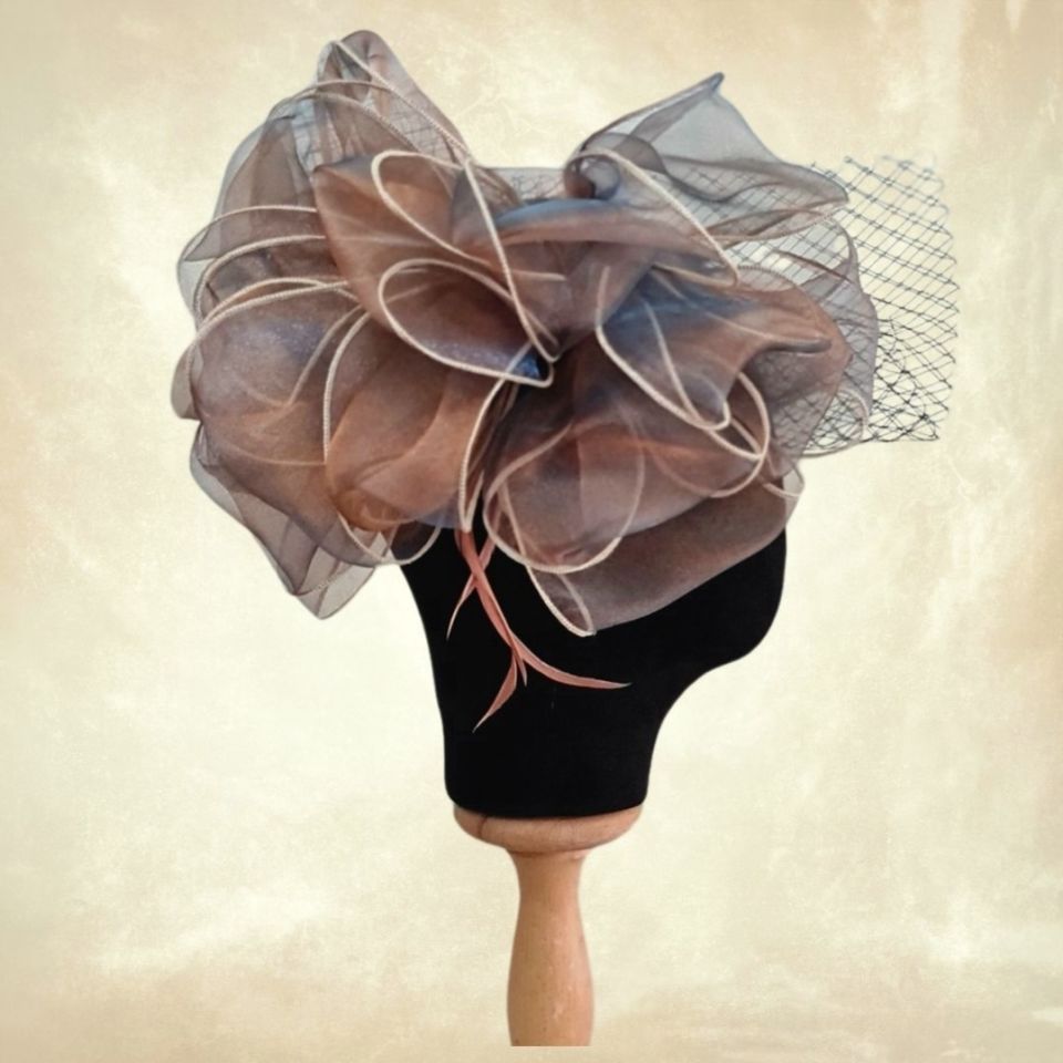 Carol Kahverengi Renk Alternatifli  Elegan  Şapka 45 cm Özel Şapka Kutulu