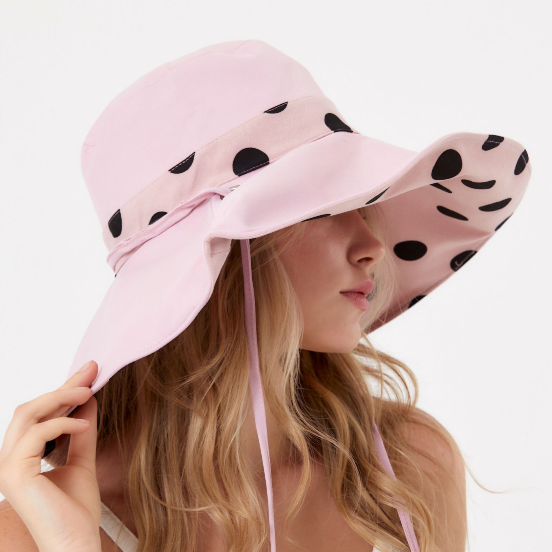 Country Pembe Siyah Renk Puantiyeli Şapka 45 cm