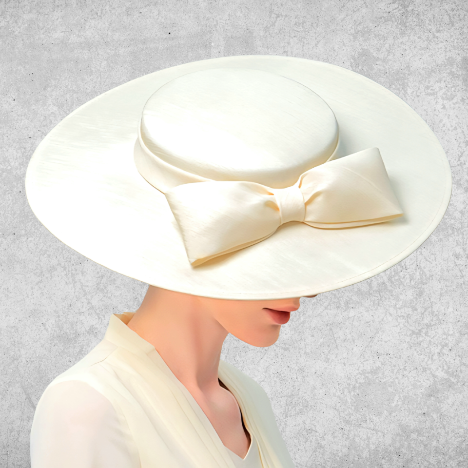 Holly Krem  Renk Fiyonklu Şapka  41 cm