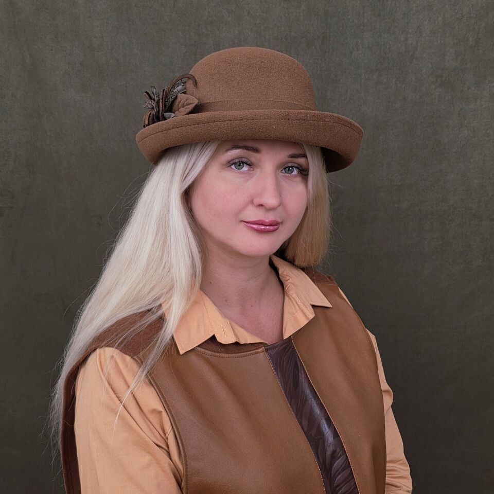 Carol Sütlü Kahverengi Renk Şapka