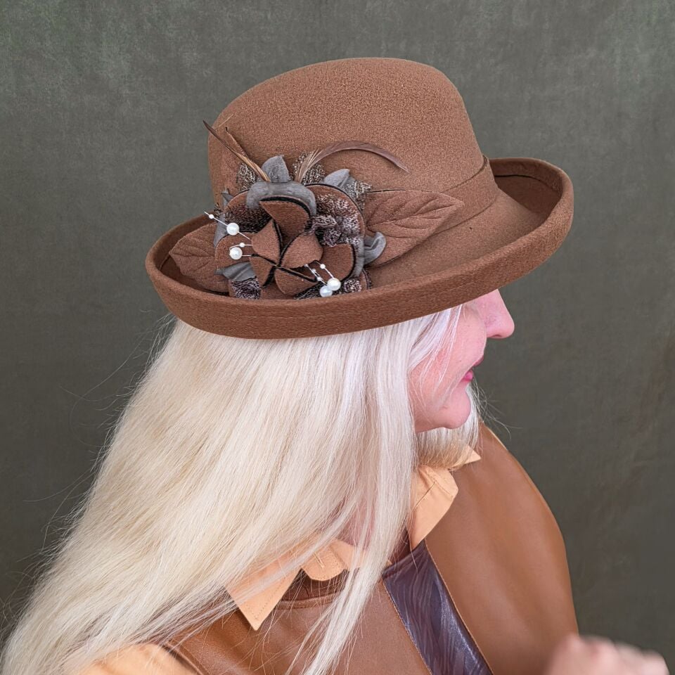 Carol Sütlü Kahverengi Renk Şapka