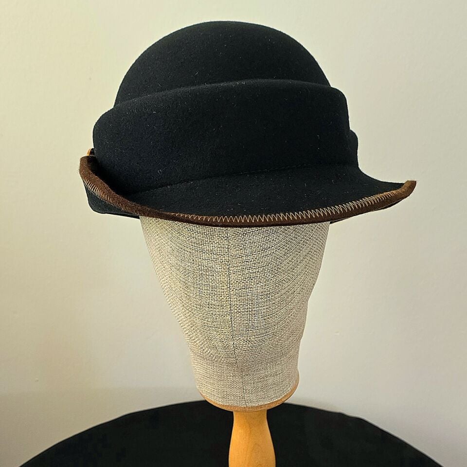 Camilla Siyah Renk Biyeli Şapka